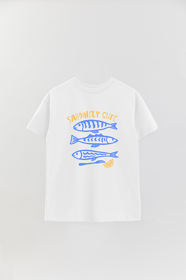 REMERA OVER ESTAMPADA SARDINELY