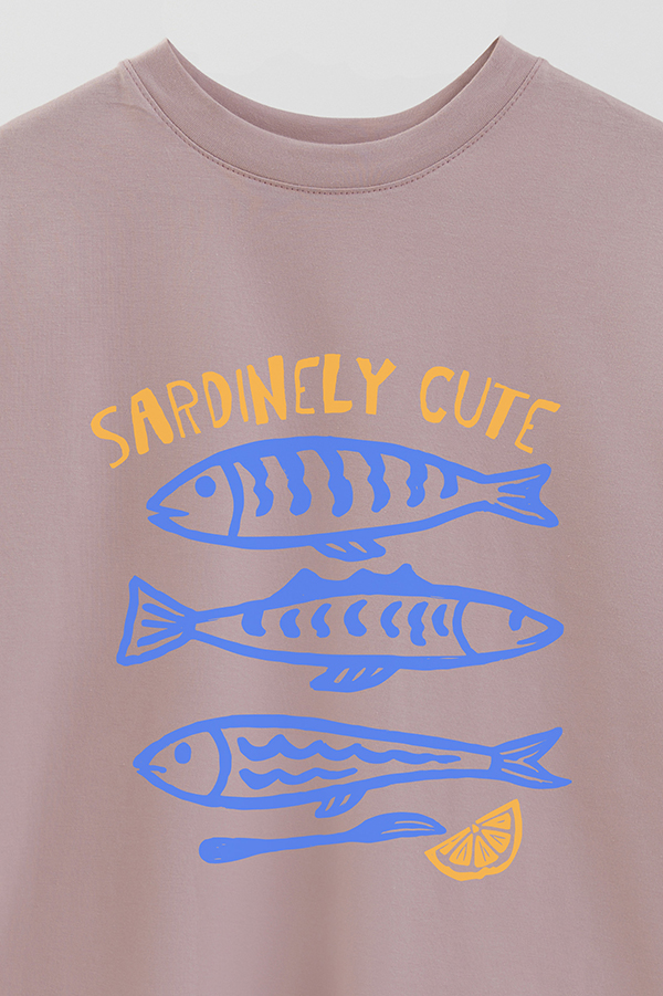 REMERA OVER ESTAMPADA SARDINELY