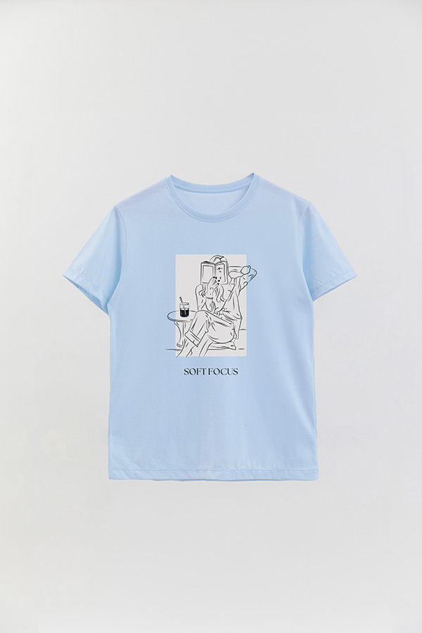 REMERA BASICA ESTAMPADA SOFT FOCUS