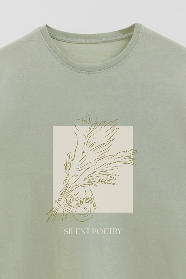 REMERA BASICA ESTAMPADA SILENT POETRY
