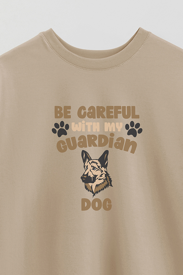 REMERA OVER ESTAMPADA DOG BE CAREFUL WITH MY GUARDIAN DOG