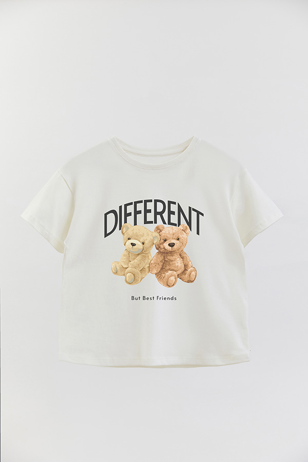 REMERA GB OVERSIZE DIFFERENT