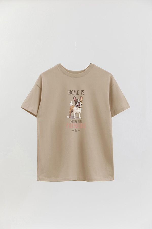 REMERA OVER ESTAMPADA DOG HOME IS WHERE THE FRECHIE
