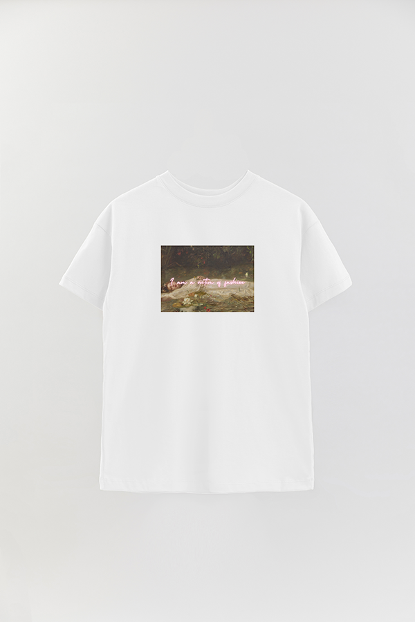 REMERA OVER ESTAMPADA ART COLLECTION 97 I AM A VICTIM OF FASHION