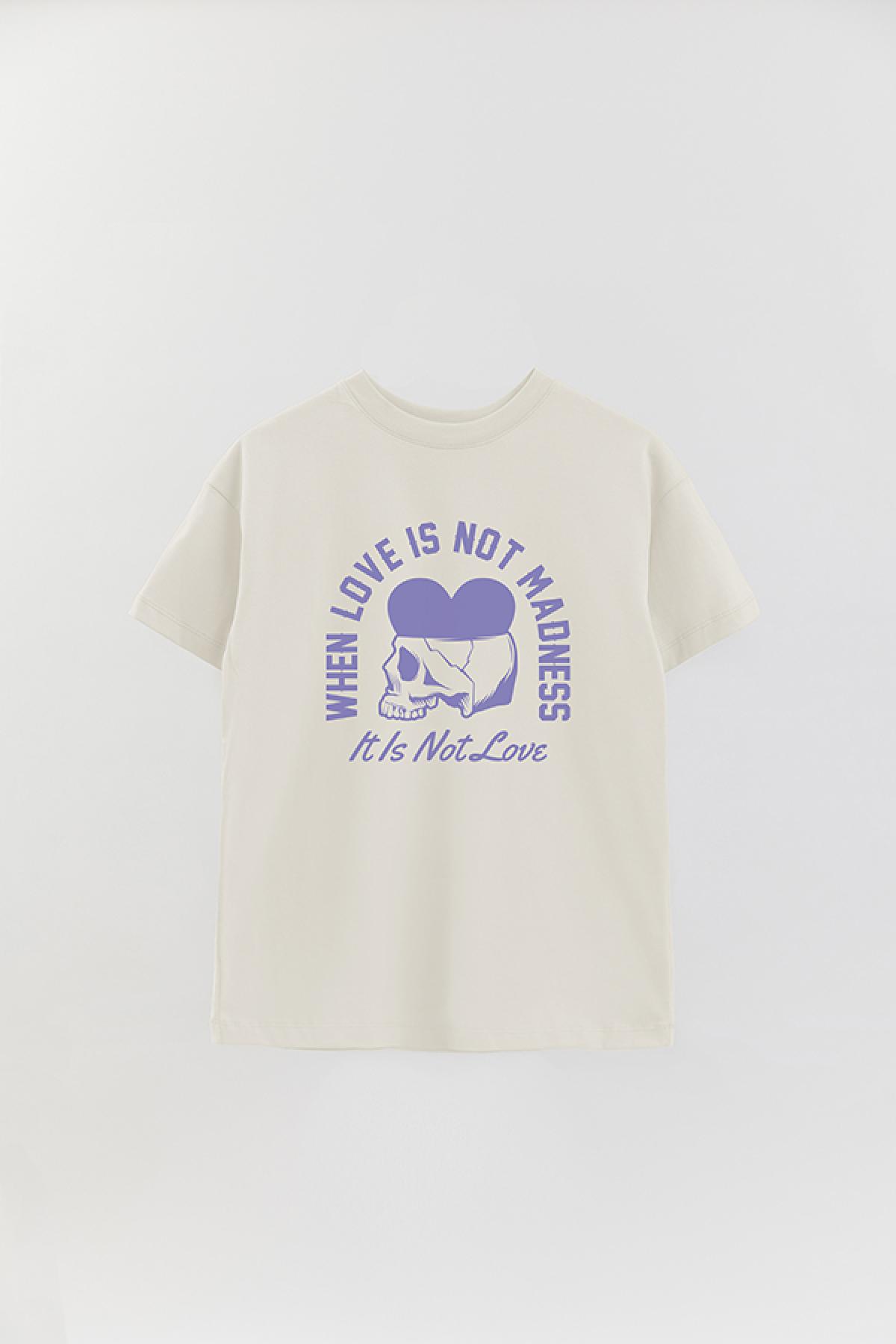 REMERA OVER ESTAMPADA GR WHEN LOVE IS NOT MADNESS