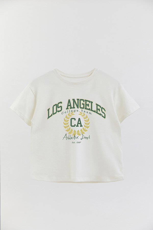 EMERA GIRL OVER LOS ANGELES
