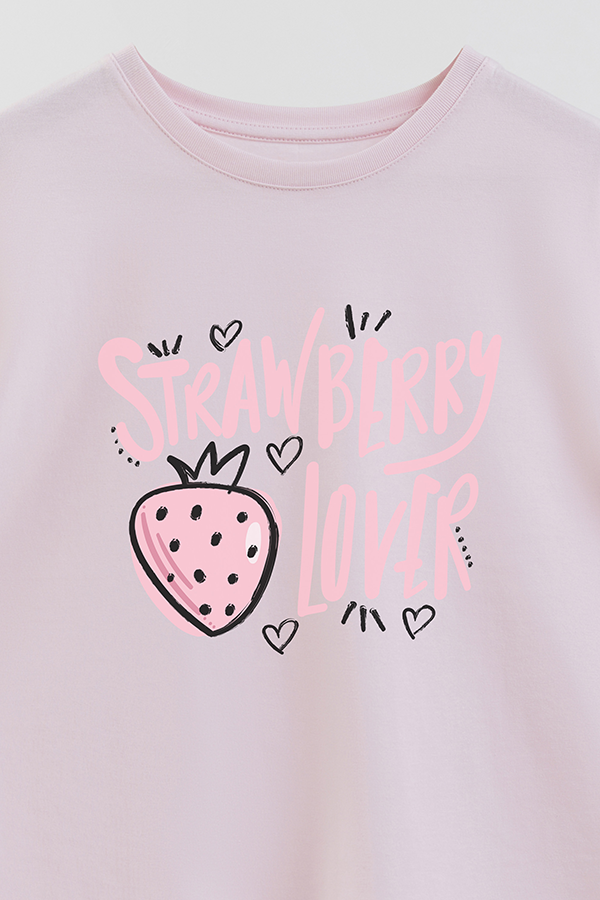 REMERA GIRL OVER STRAWBERRY