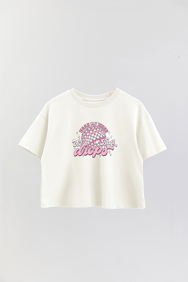 REMERA CROP ESTAMPADA NEW YEAR THE BALL DROPS