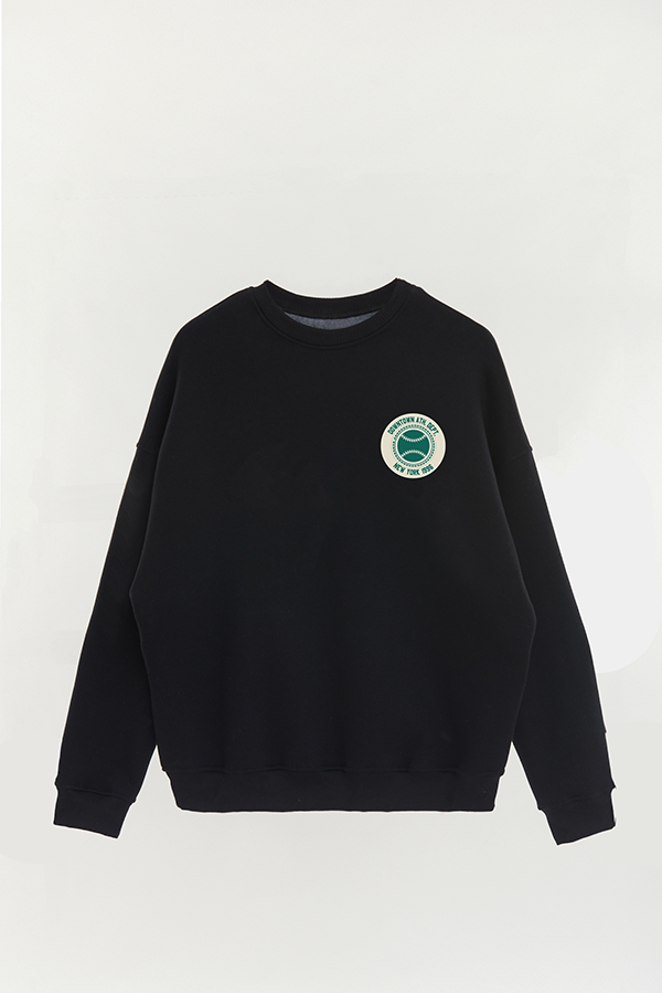 BUZO CREWNECK ESTAMPADO VARSITY DOWNTOWN