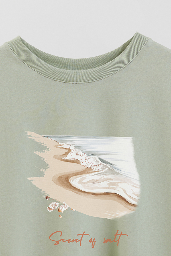 REMERA CROP ESTAMPADA COASTAL SCENT OF SALT