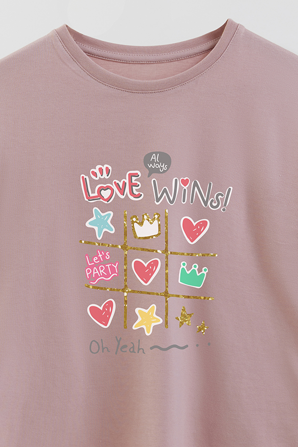 REMERA GIRL OVER LOVE WINS