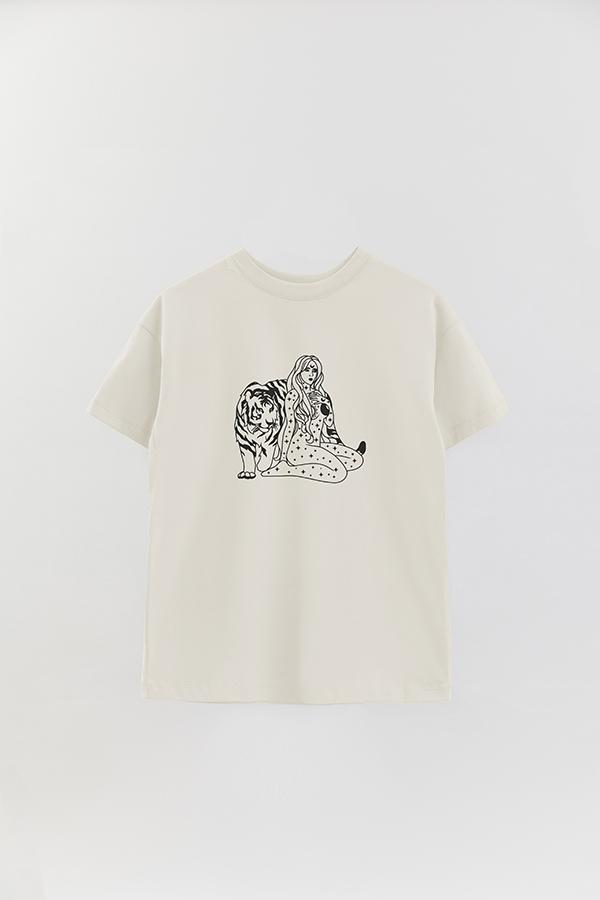REMERA OVER ESTAMPADA TGR TIGER AND WOMAN