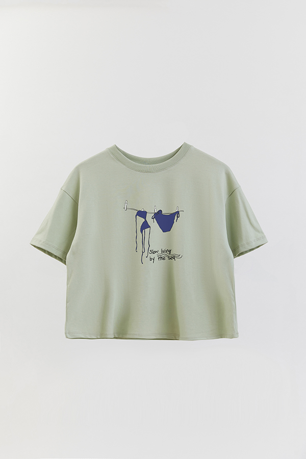 REMERA CROP ESTAMPADA BEACH SLOW LIVING