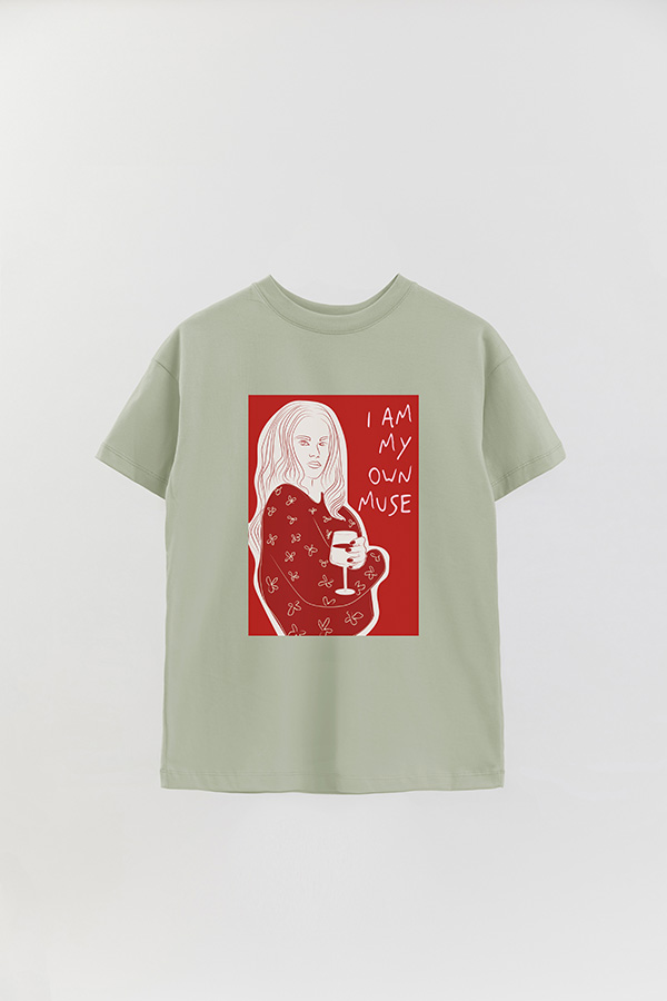 REMERA OVER ESTAMPADA IM MY OWN MUSE
