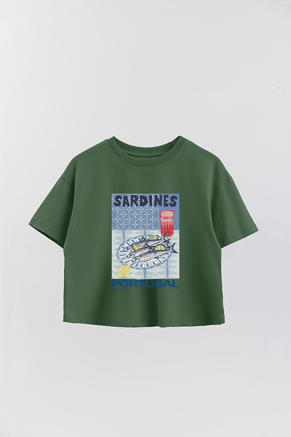 REMERA CROP ESTAMPADA SF SARDINES PORTUGAL