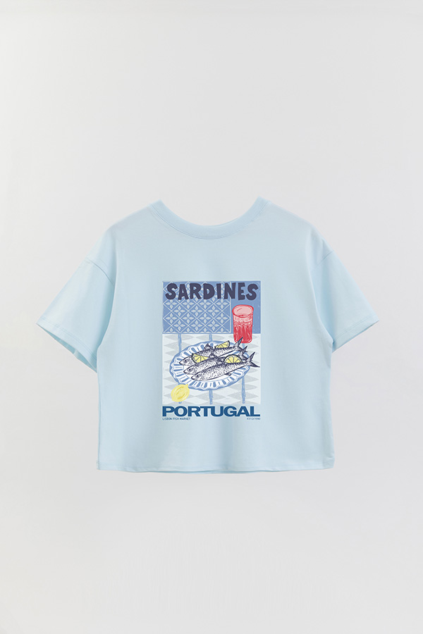 REMERA CROP ESTAMPADA SF SARDINES PORTUGAL