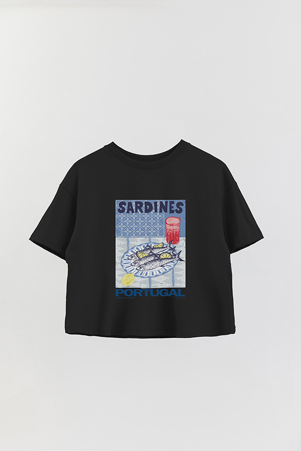 REMERA CROP ESTAMPADA SF SARDINES PORTUGAL