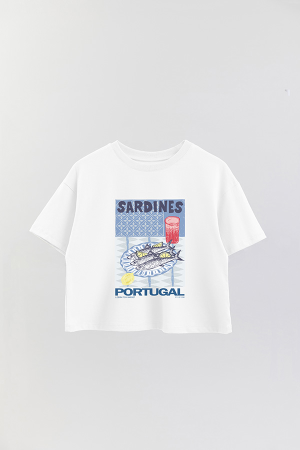 REMERA CROP ESTAMPADA SF SARDINES PORTUGAL