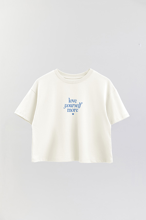REMERA CROP ESTAMPADA LOVE YOURSELF MORE