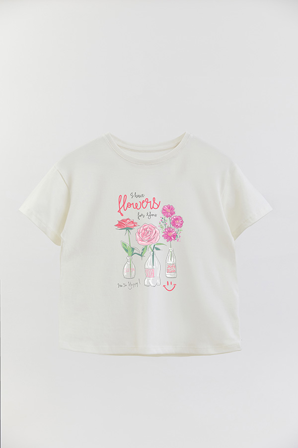 REMERA GIRL OVER FLOWERS FOR YOU