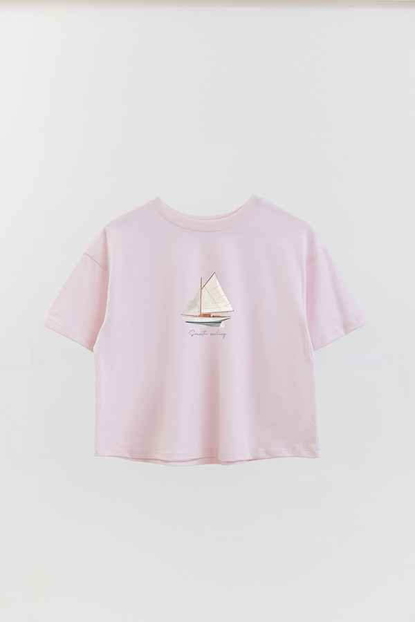 REMERA CROP ESTAMPADA COASTAL SMOOTH SAILING
