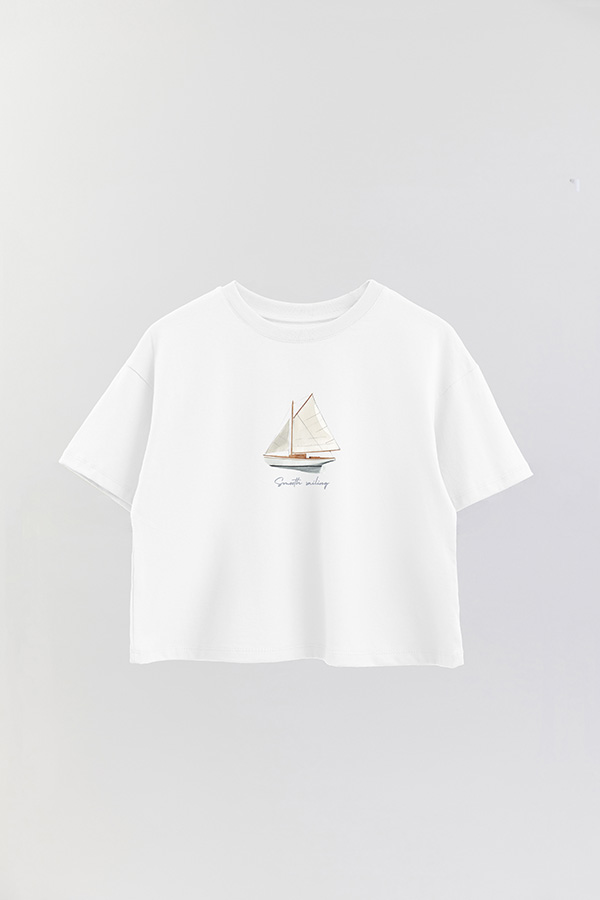 REMERA CROP ESTAMPADA COASTAL SMOOTH SAILING