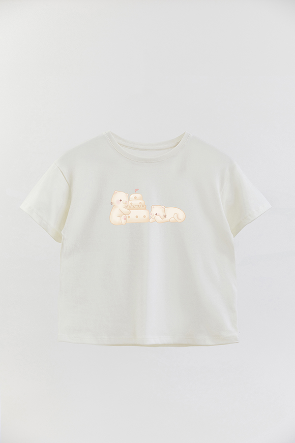 REMERA GIRL OVER SUMMER CAT SANDCASTLE