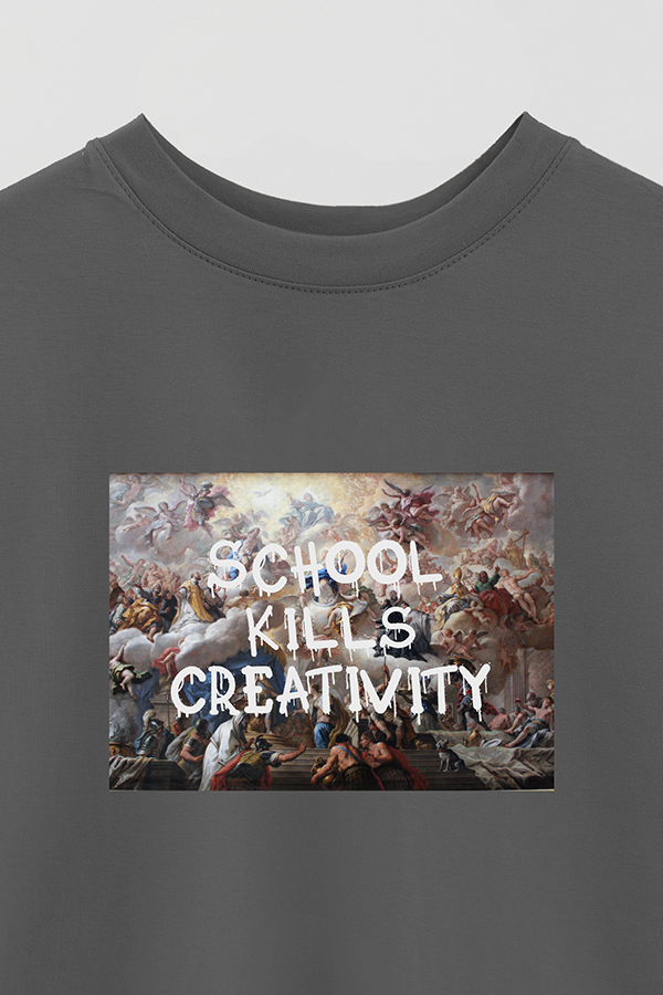 REMERA OVER ESTAMPADA ART COLLECTION 36 SCHOOL KILLS CREATIVITY