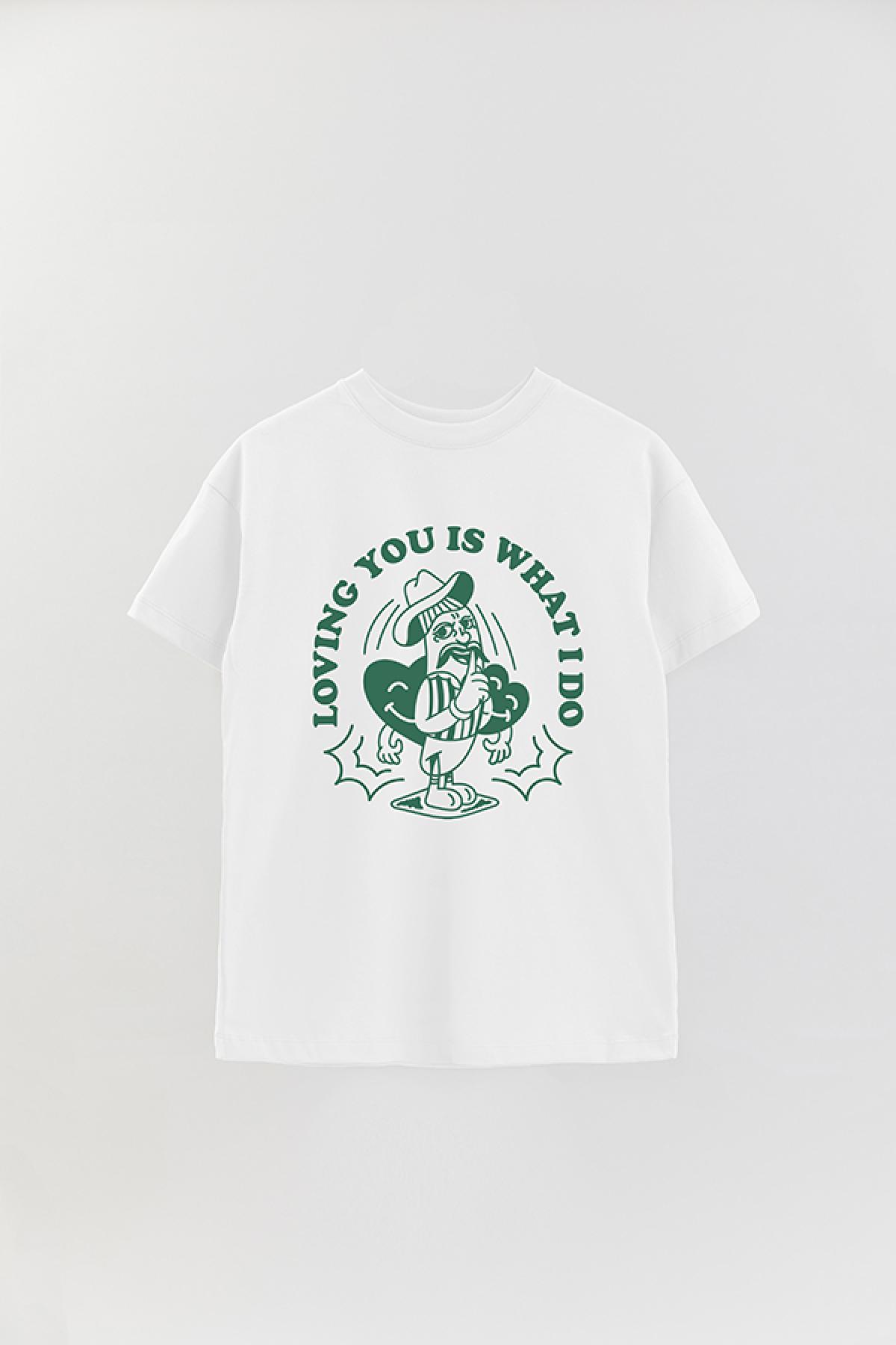 REMERA OVER ESTAMPADA LOVING YOU IS WHAT I DO