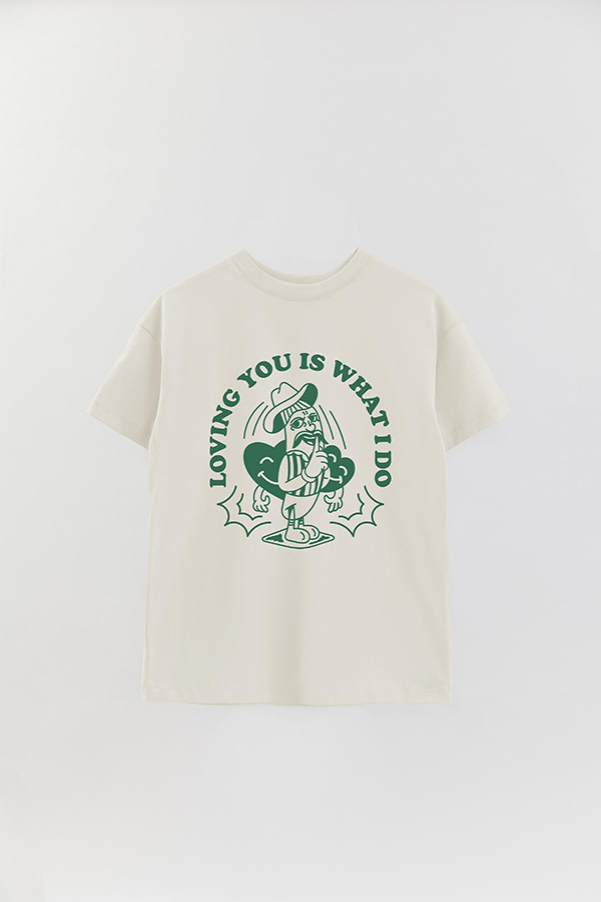 REMERA OVER ESTAMPADA LOVING YOU IS WHAT I DO