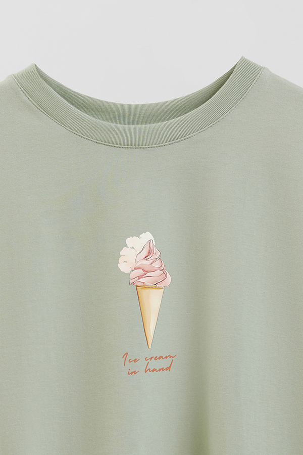 REMERA CROP ESTAMPADA COASTAL ICE CREAM IN HAND