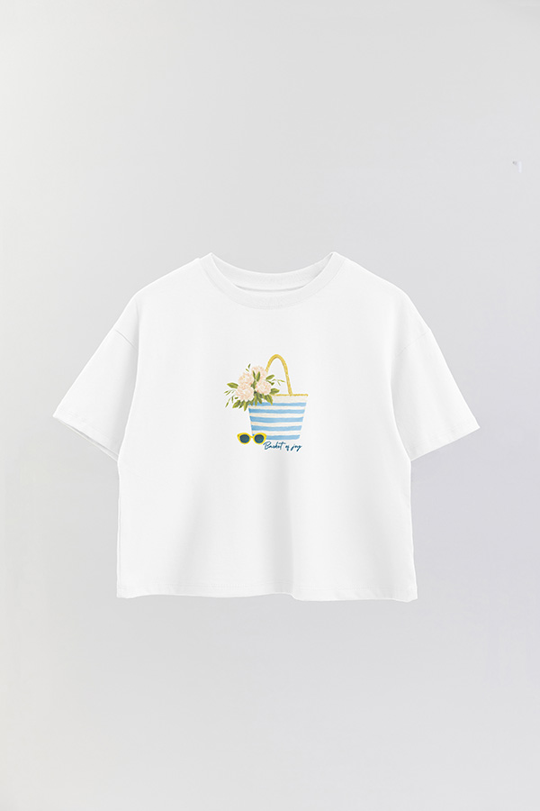 REMERA CROP ESTAMPADA COASTAL BASKET OF JOY