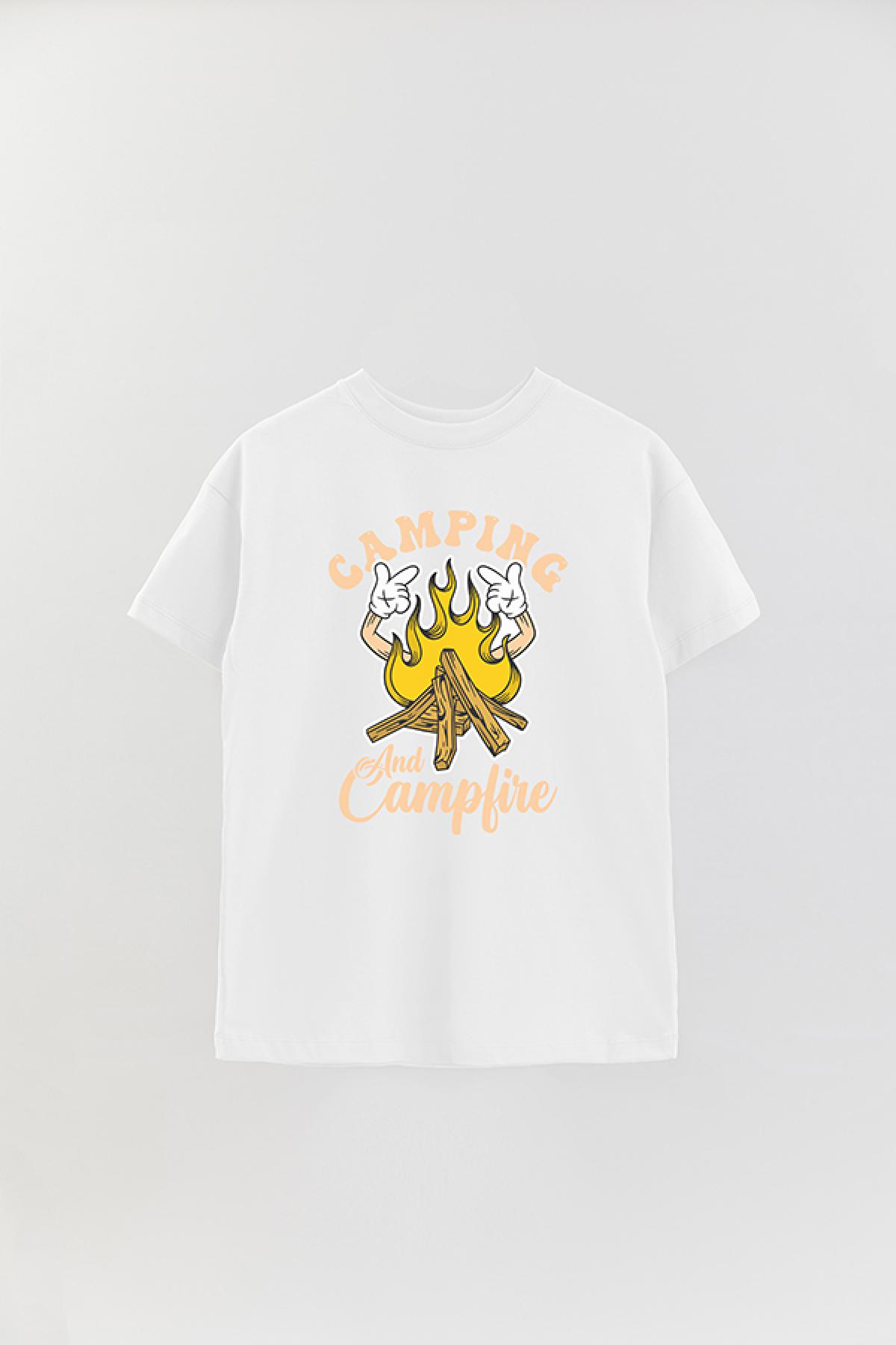 REMERA OVER ESTAMPADA ADVTOON CAMPING AND CAMPFIRE DAY