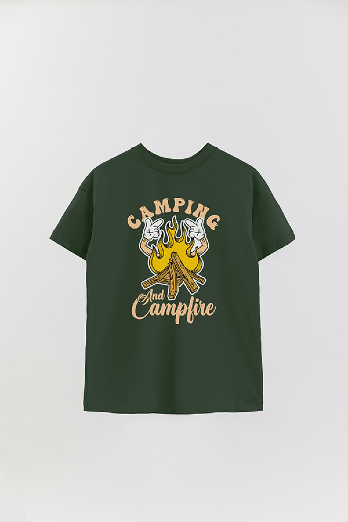 REMERA OVER ESTAMPADA ADVTOON CAMPING AND CAMPFIRE DAY
