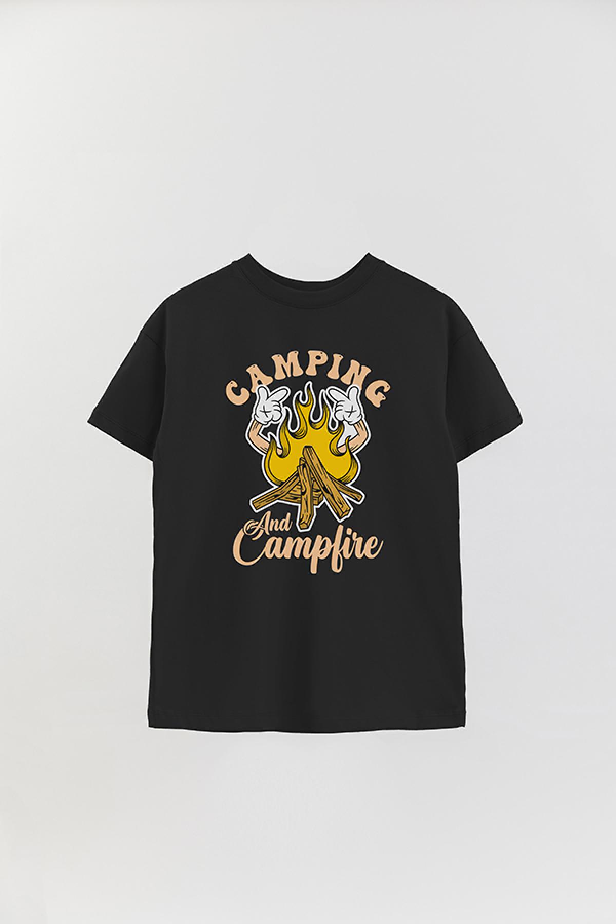 REMERA OVER ESTAMPADA ADVTOON CAMPING AND CAMPFIRE DAY
