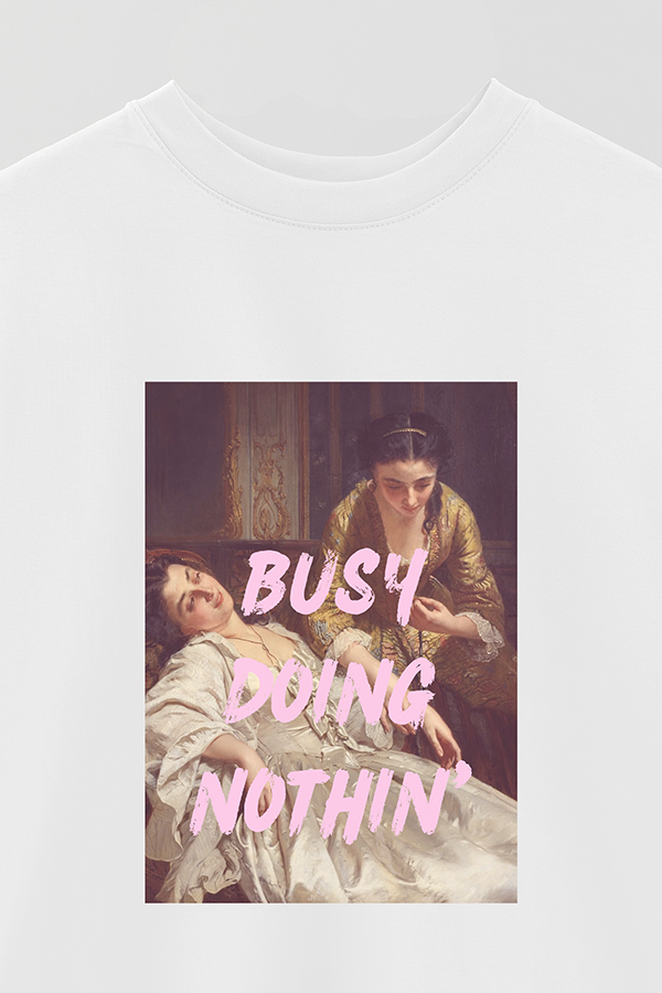 REMERA OVER ESTAMPADA ART COLLECTION 56 BUSY DOING NOTHING