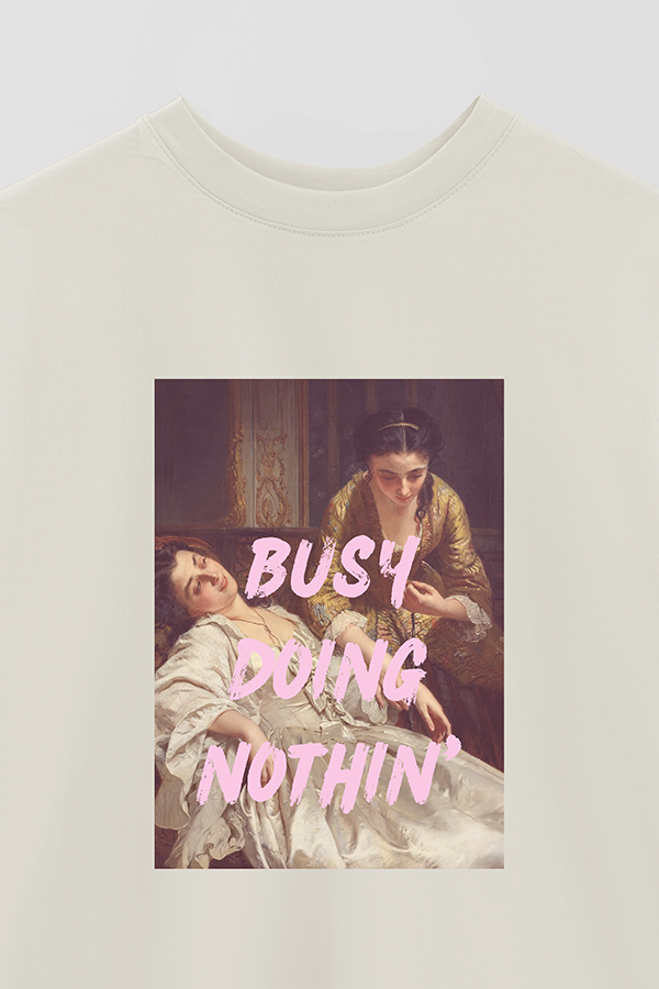 REMERA OVER ESTAMPADA ART COLLECTION 56 BUSY DOING NOTHING