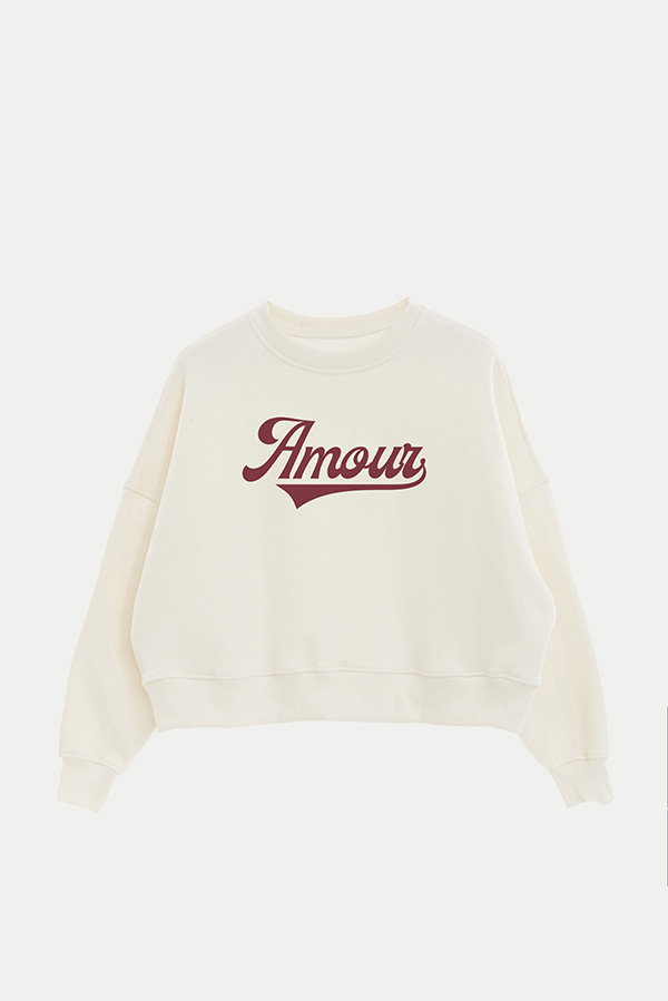 BUZO CROP ESTAMPADO VARSITY AMOUR