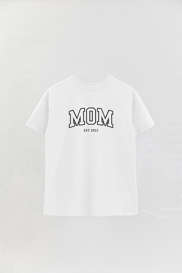 REMERA OVER ESTAMPADA DDP VARSITY MOM