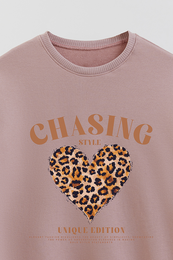 BUZO CREWNECK RUSTICO GIRL ICONIC PRINT CHASING
