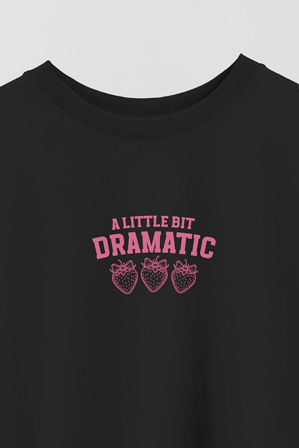 REMERA CROP ESTAMPADA COQUETTE A LITTLE BIT DRAMATIC