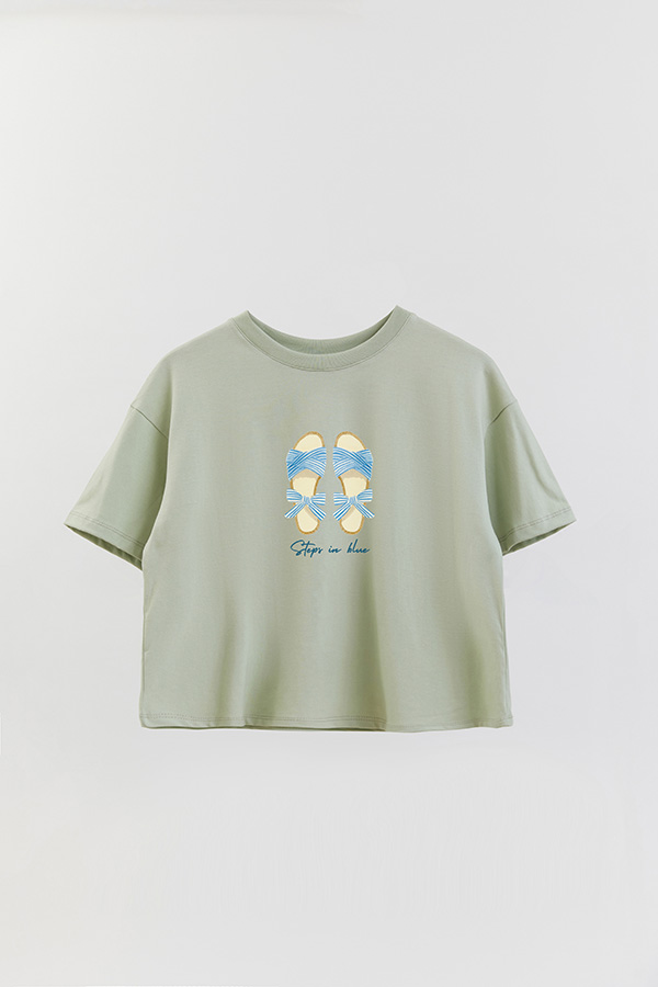 REMERA CROP ESTAMPADA COASTAL STEPS IN BLUE