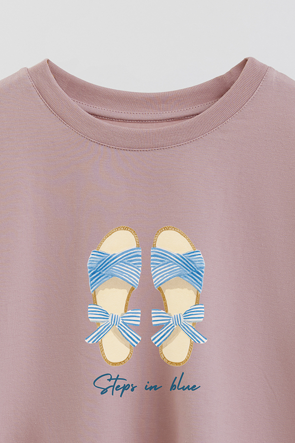 REMERA CROP ESTAMPADA COASTAL STEPS IN BLUE