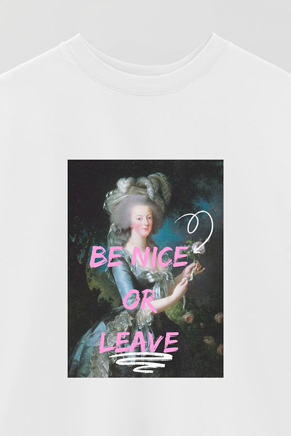 REMERA OVER ESTAMPADA ART COLLECTION 67 BE NICE OR LEAVE