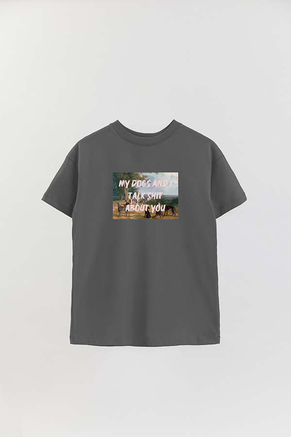 REMERA OVER ESTAMPADA ART COLLECTION 66 MY DOGS AND I