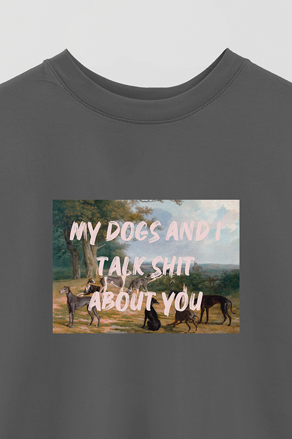 REMERA OVER ESTAMPADA ART COLLECTION 66 MY DOGS AND I