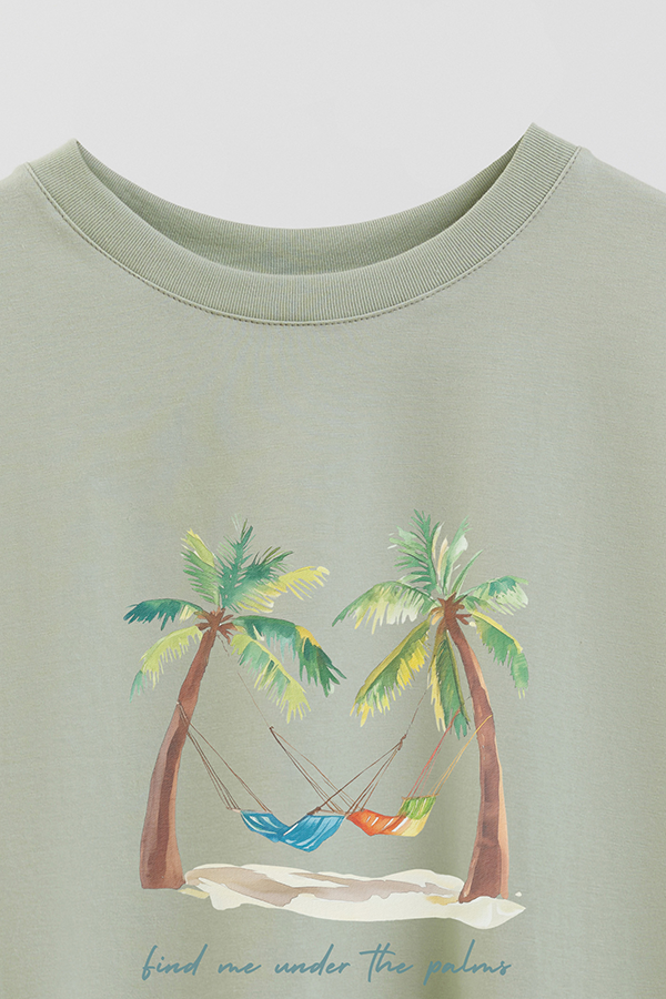 REMERA CROP ESTAMPADA COASTAL UNDER THE PALM