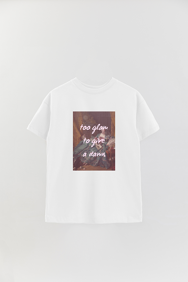REMERA OVER ESTAMPADA ART COLLECTION 32 TOO GLAM TO GIVE A DAMN