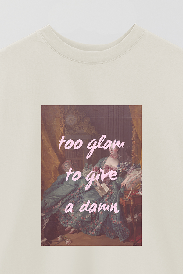 REMERA OVER ESTAMPADA ART COLLECTION 32 TOO GLAM TO GIVE A DAMN