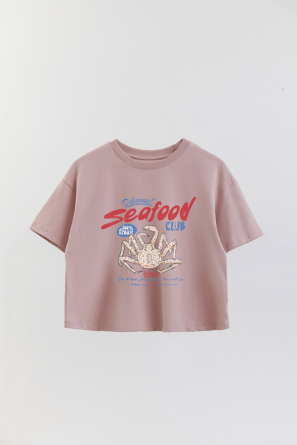 REMERA CROP ESTAMPADA SF DELICIOUS SEAFOOD